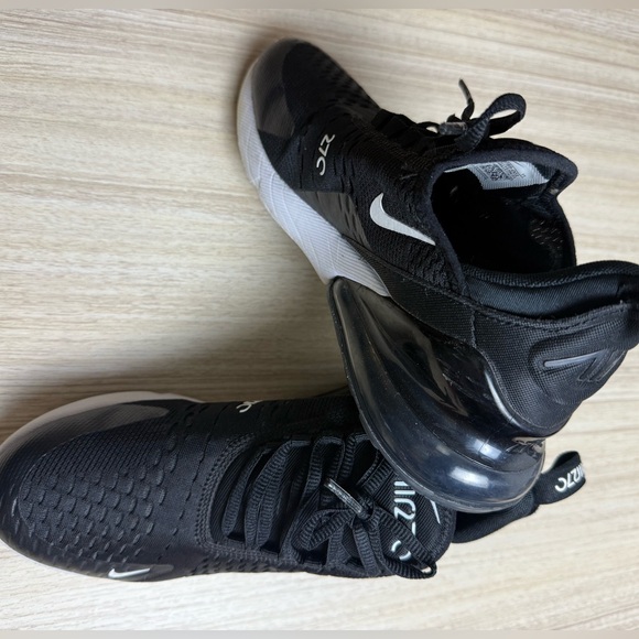 Nike - Women’s Air Max 270 - Black / White - Sz 8 - Picture 7 of 7